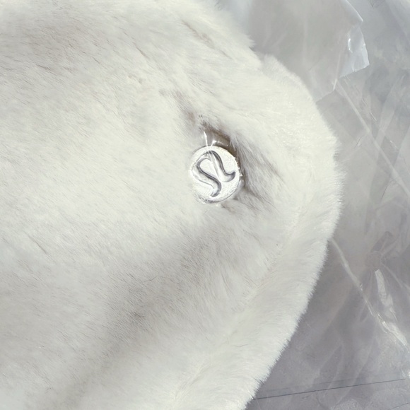 Lululemon Everywhere Belt Bag Plush Fleece Bone/Silver - Picture 11 of 11